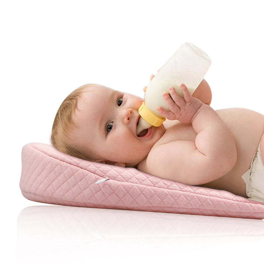 Cale-bébé incliné en mousse, deux hauteurs — Monptitlou