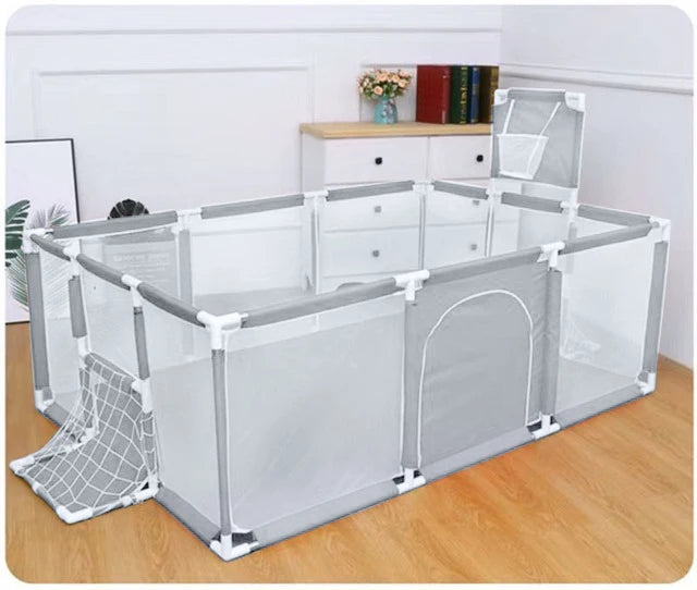 Parc de jeu pour bébé avec tapis matelassé — Monptitlou
