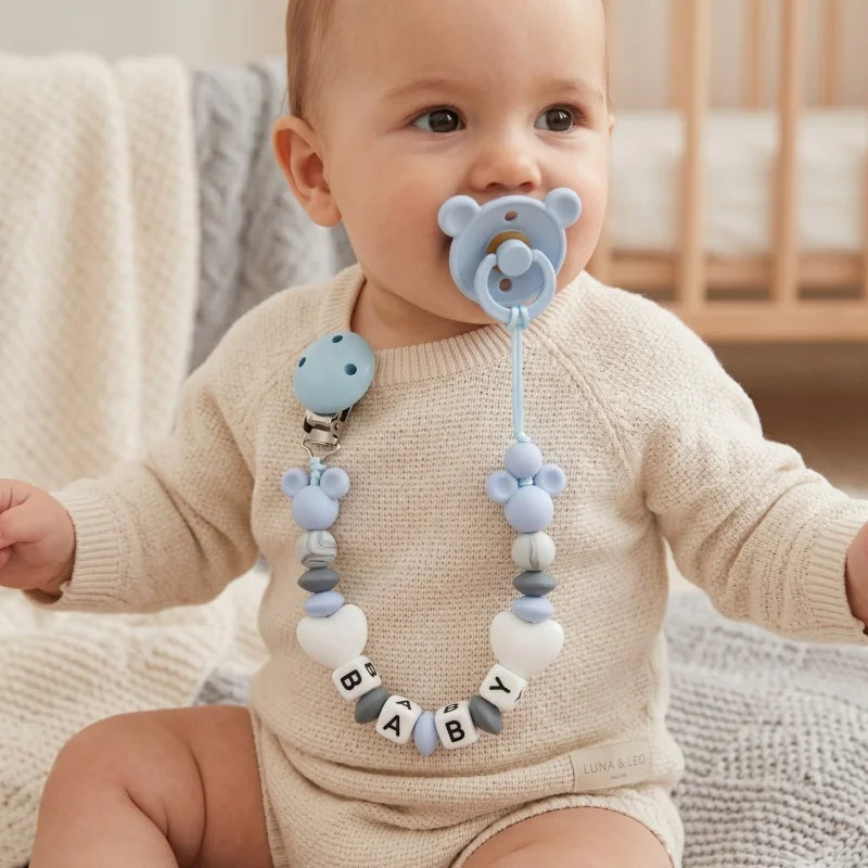 Attache-tétine personnalisée avec nom de bébé — Monptitlou