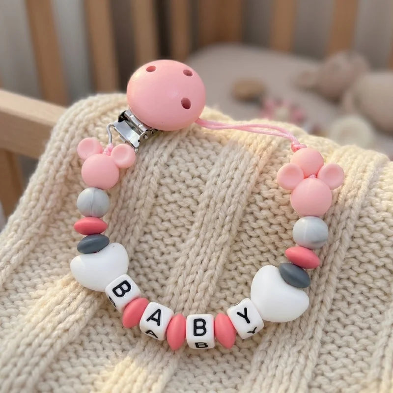 Attache-tétine personnalisée avec nom de bébé — Monptitlou Image