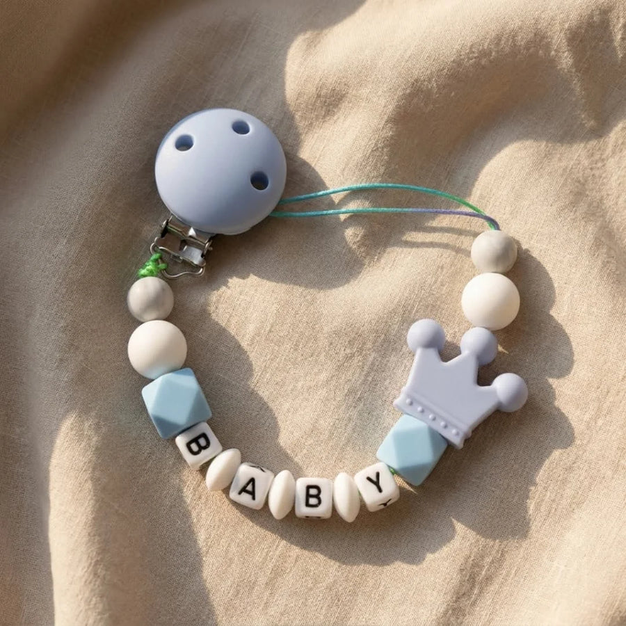 Attache-tétine personnalisée en silicone pour bébé avec nom sur mesure — Monptitlou
