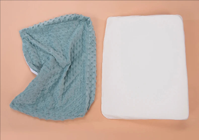 Cale-bébé incliné gris, mousse à mémoire de forme — Monptitlou