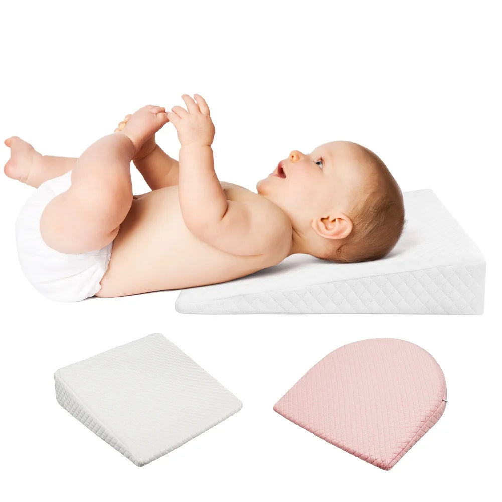 Cale-bébé incliné en mousse, deux hauteurs — Monptitlou Image