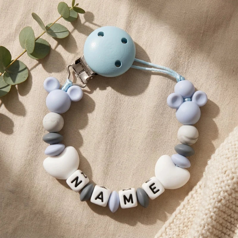 Attache-tétine personnalisée avec nom de bébé — Monptitlou