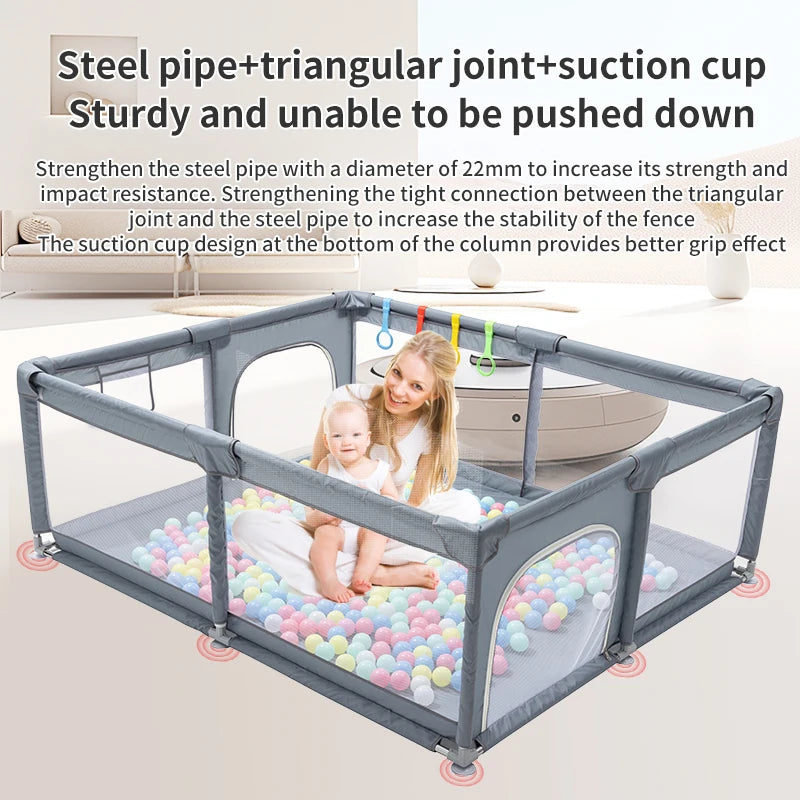 Parc de jeu pour bébé avec tapis matelassé — Monptitlou