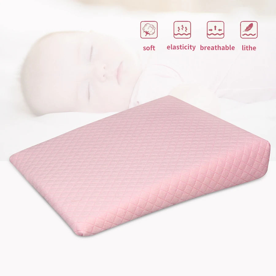 Cale-bébé incliné en mousse, deux hauteurs — Monptitlou