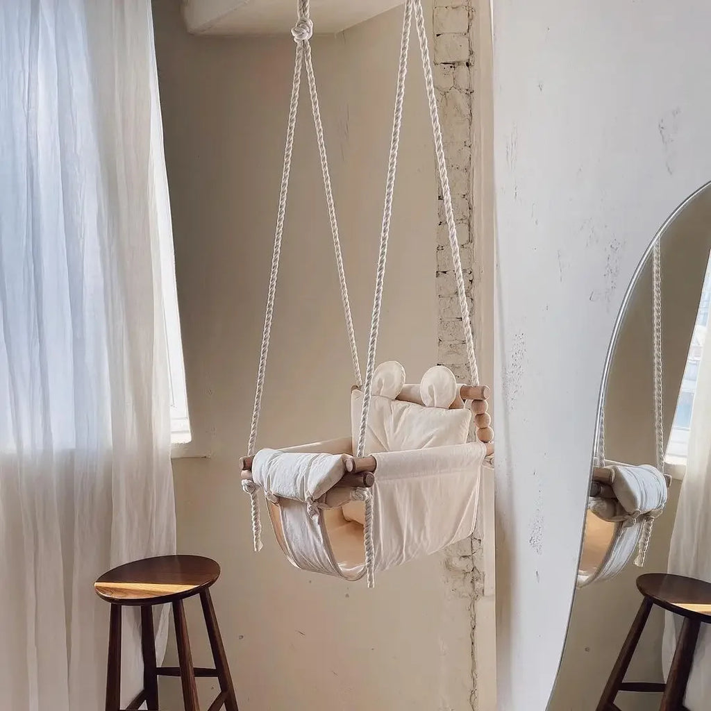 Chaise à bascule pour bébé, balançoire pour bébé, style ins, intérieur — Monptitlou