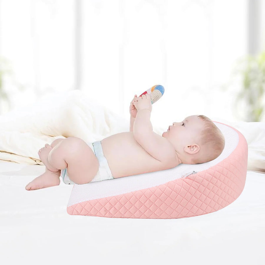 Cale-bébé incliné avec housse matelassée — Monptitlou