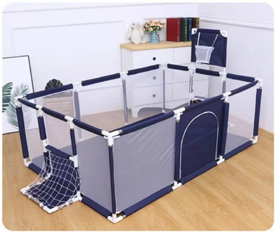 Parc de jeu pour bébé avec tapis matelassé — Monptitlou Image