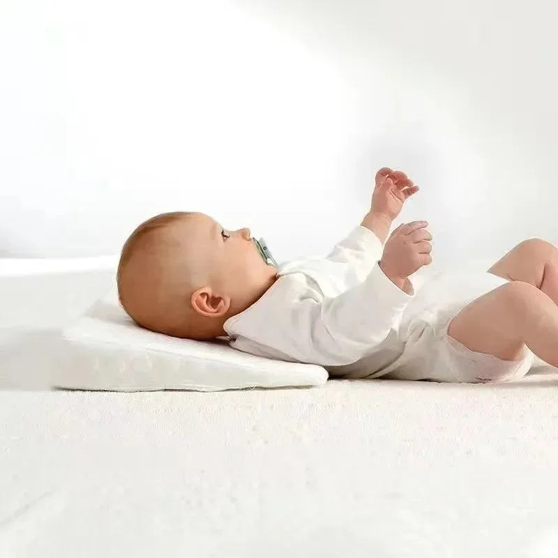 Cale-bébé incliné, housse respirante — Monptitlou