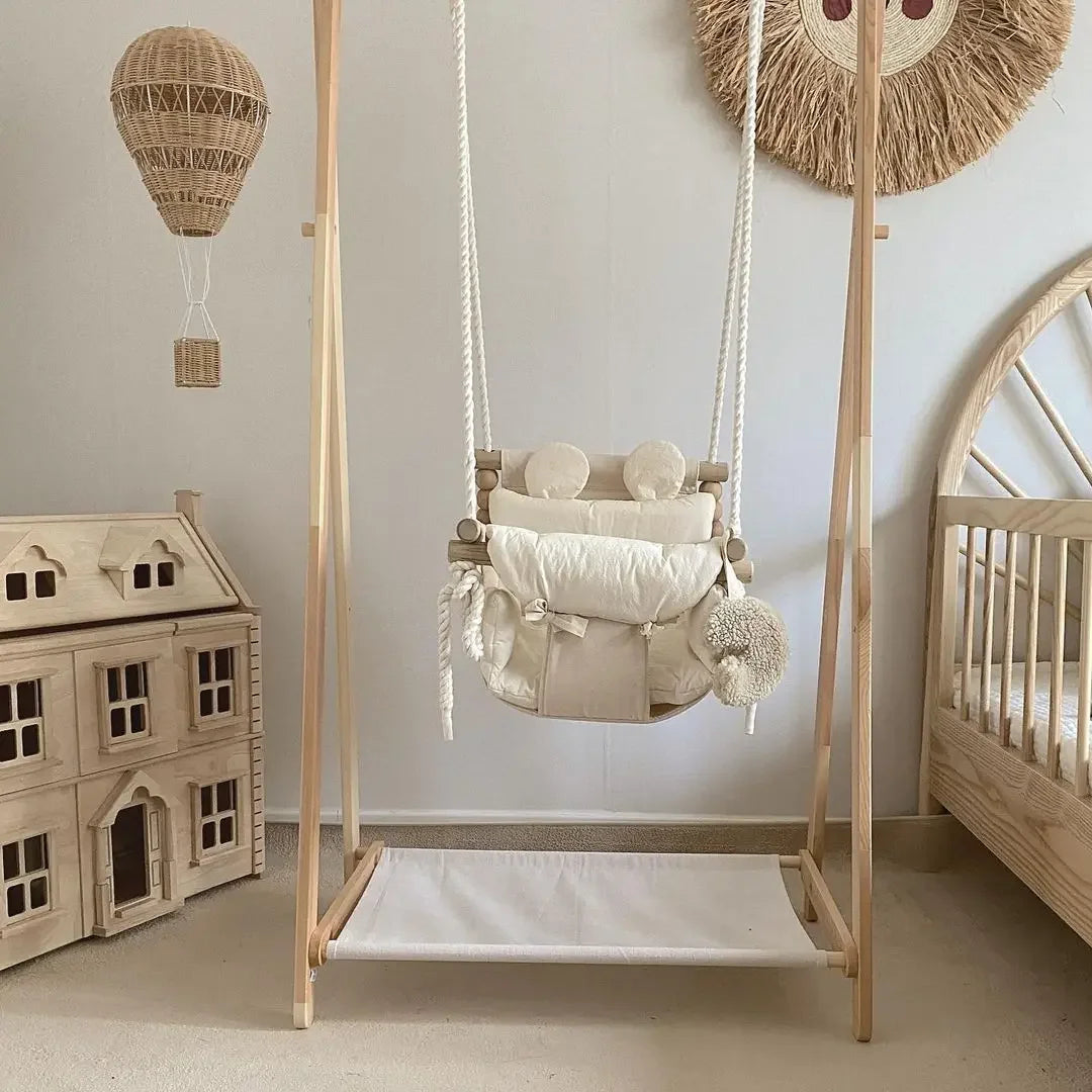 Chaise à bascule pour bébé, balançoire pour bébé, style ins, intérieur — Monptitlou Image