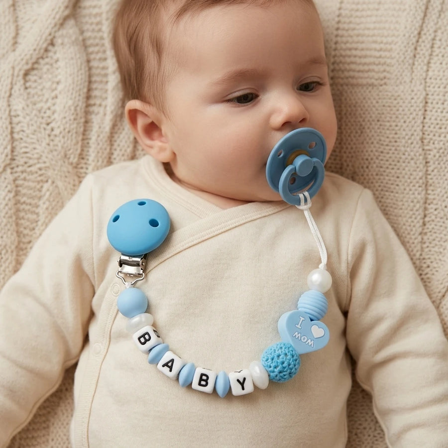 Attache-tétine personnalisée en silicone pour bébé avec nom sur mesure — Monptitlou