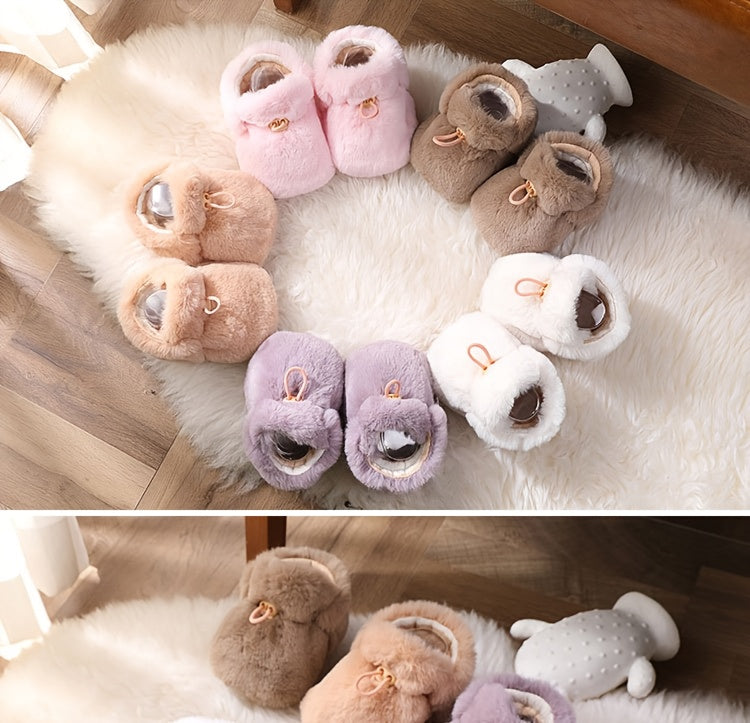 Chaussures de premiers pas pour filles, chaussures de bébé à main — Monptitlou Image