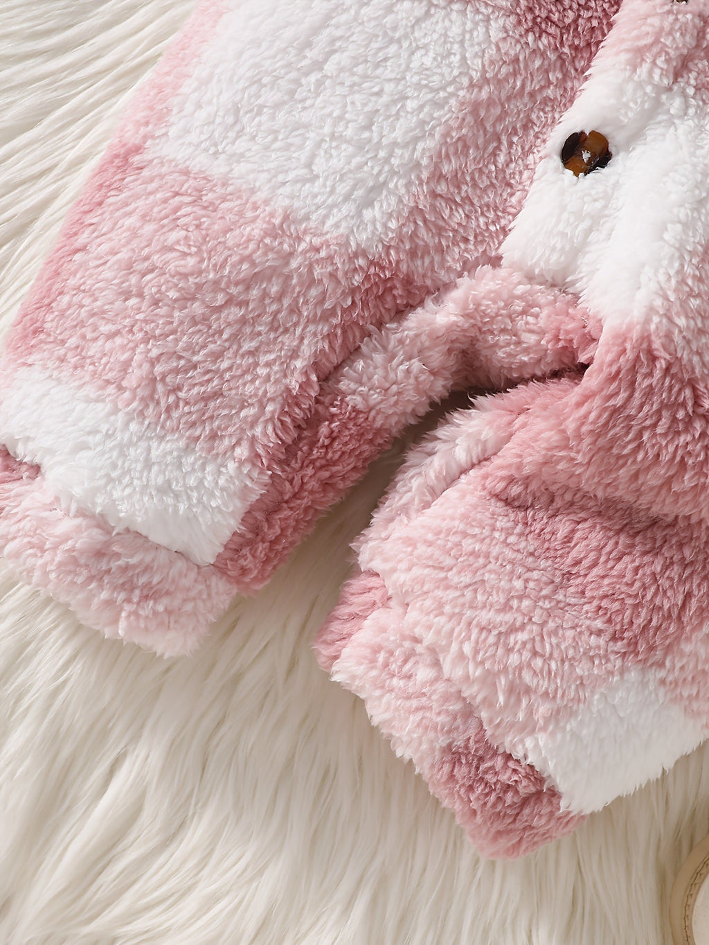 Grenouillère à capuche pour bébé fille en peluche à carreaux roses de — Monptitlou