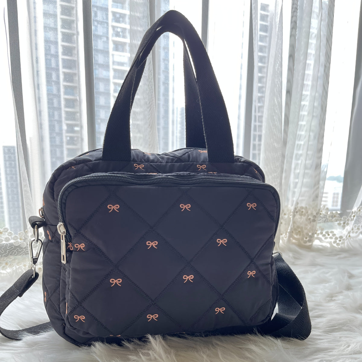 Sac à langer léger, sac fourre-tout avec longue bandoulière pour maman — Monptitlou Image