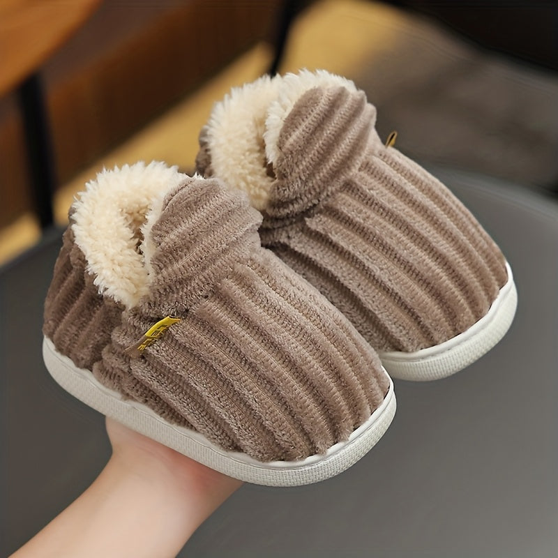 Une paire de pantoufles d'intérieur décontractées et antidérapantes en — Monptitlou