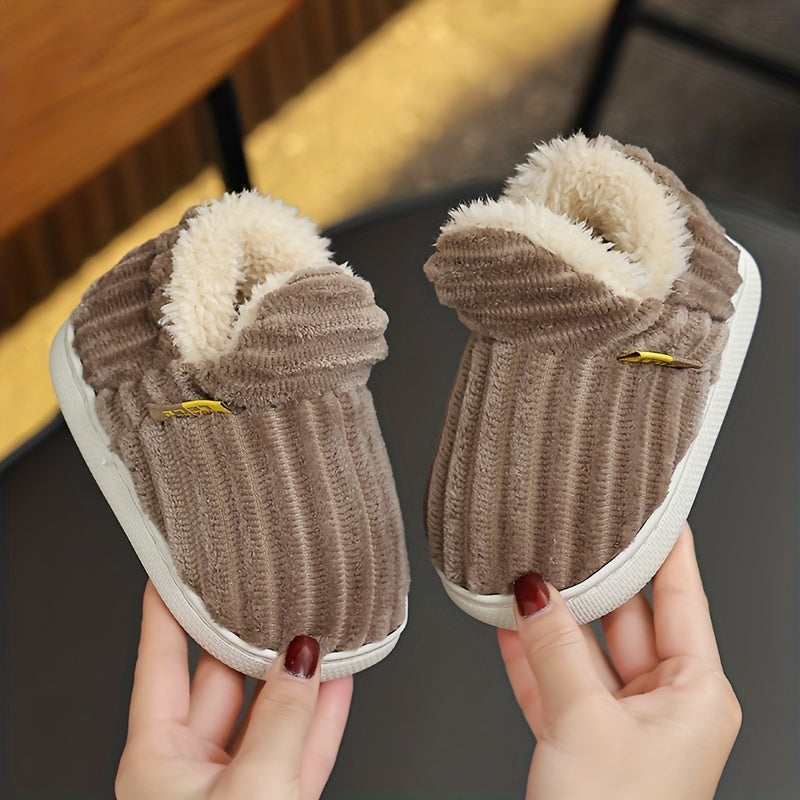 Une paire de pantoufles d'intérieur décontractées et antidérapantes en — Monptitlou
