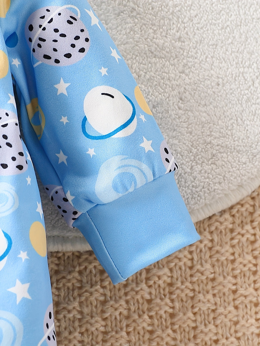 Ensemble de trois grenouillères à motifs mignons avec capuche pour bébé — Monptitlou