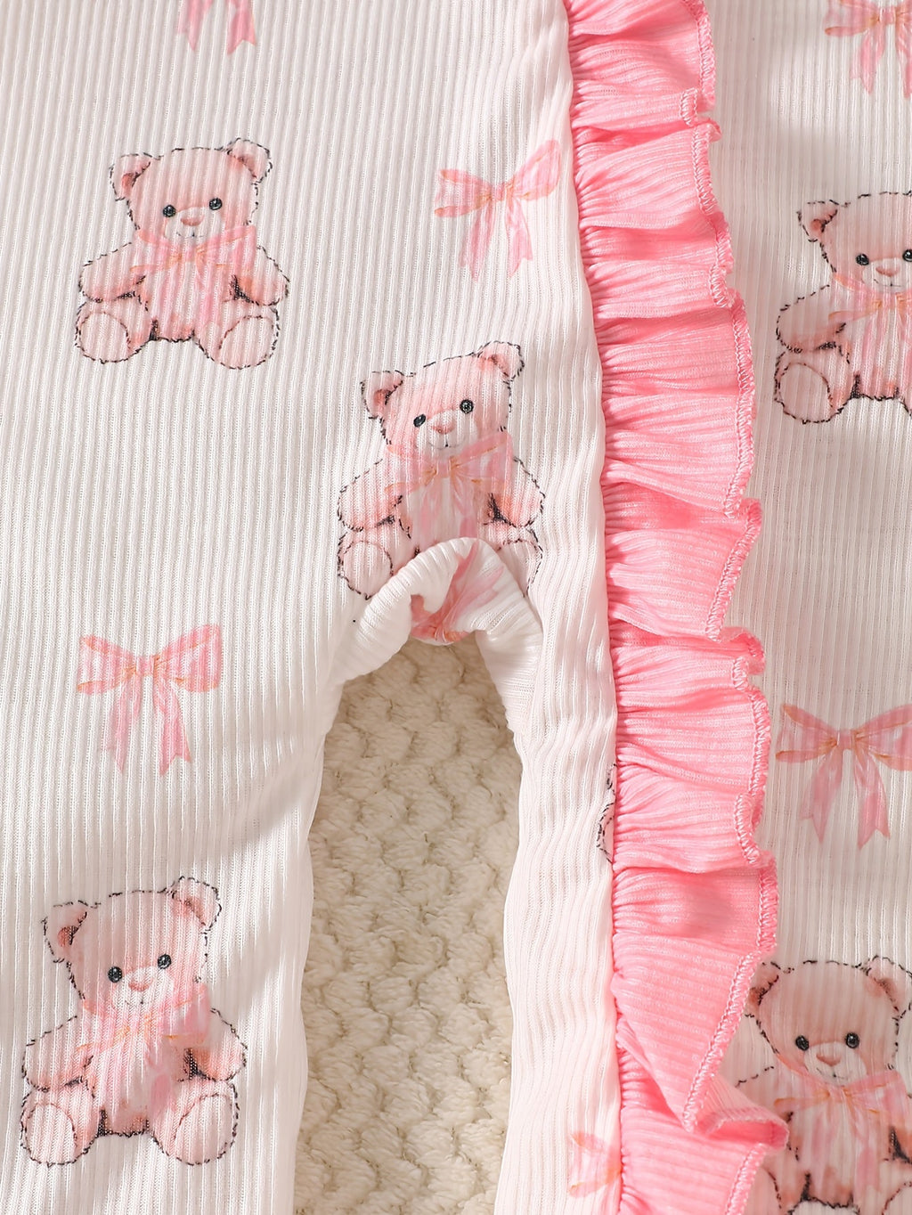 Body bébé fille imprimé ours avec pieds, assorti d'un chapeau nœud — Monptitlou