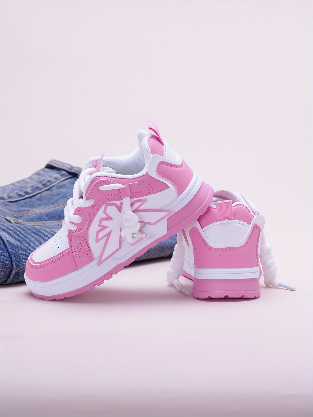 Chaussures de sport décontractées rose pour bébés filles — Monptitlou