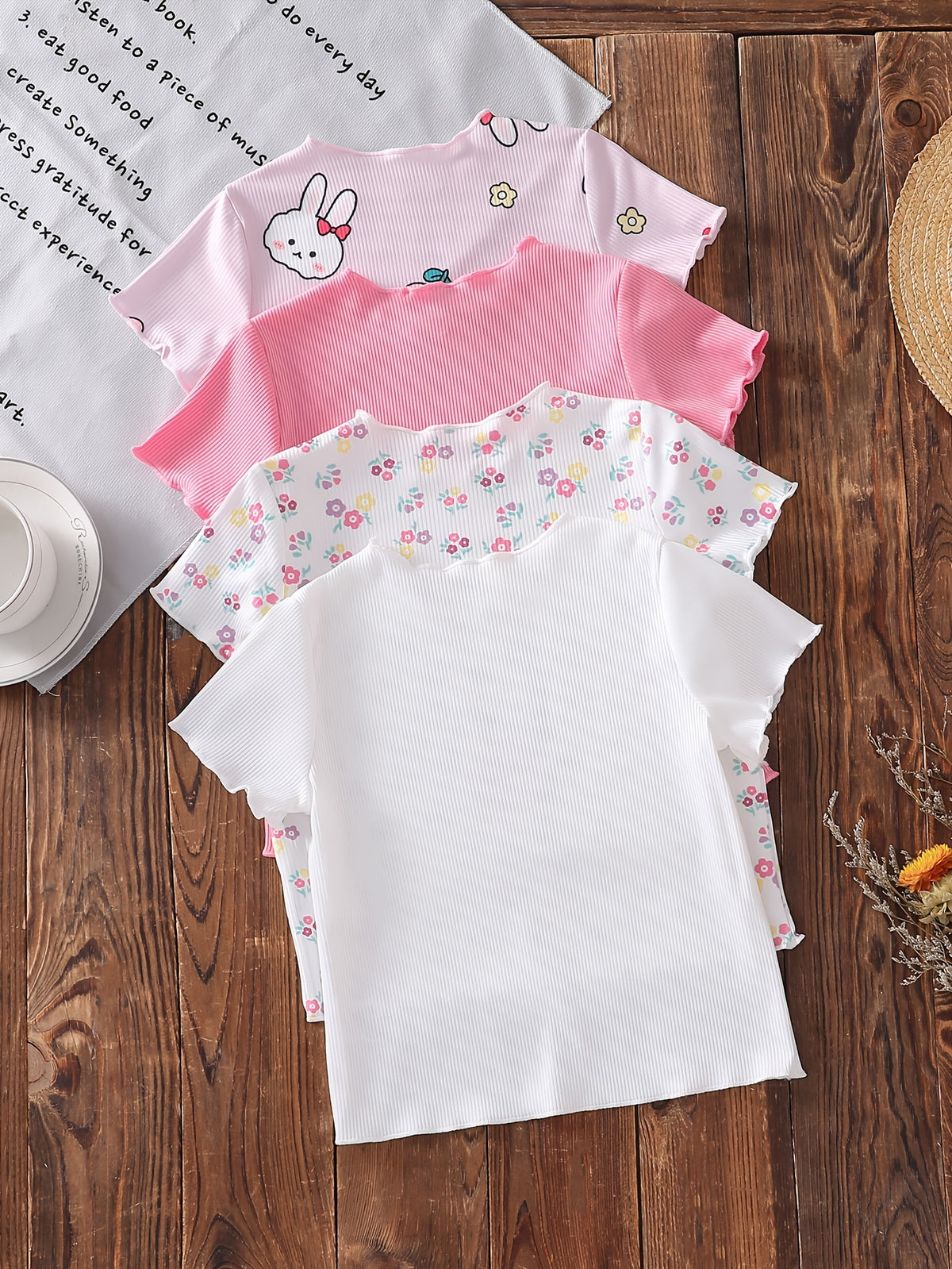 T-shirts manches courtes pour enfants, imprimé lapin et floral — Monptitlou Image