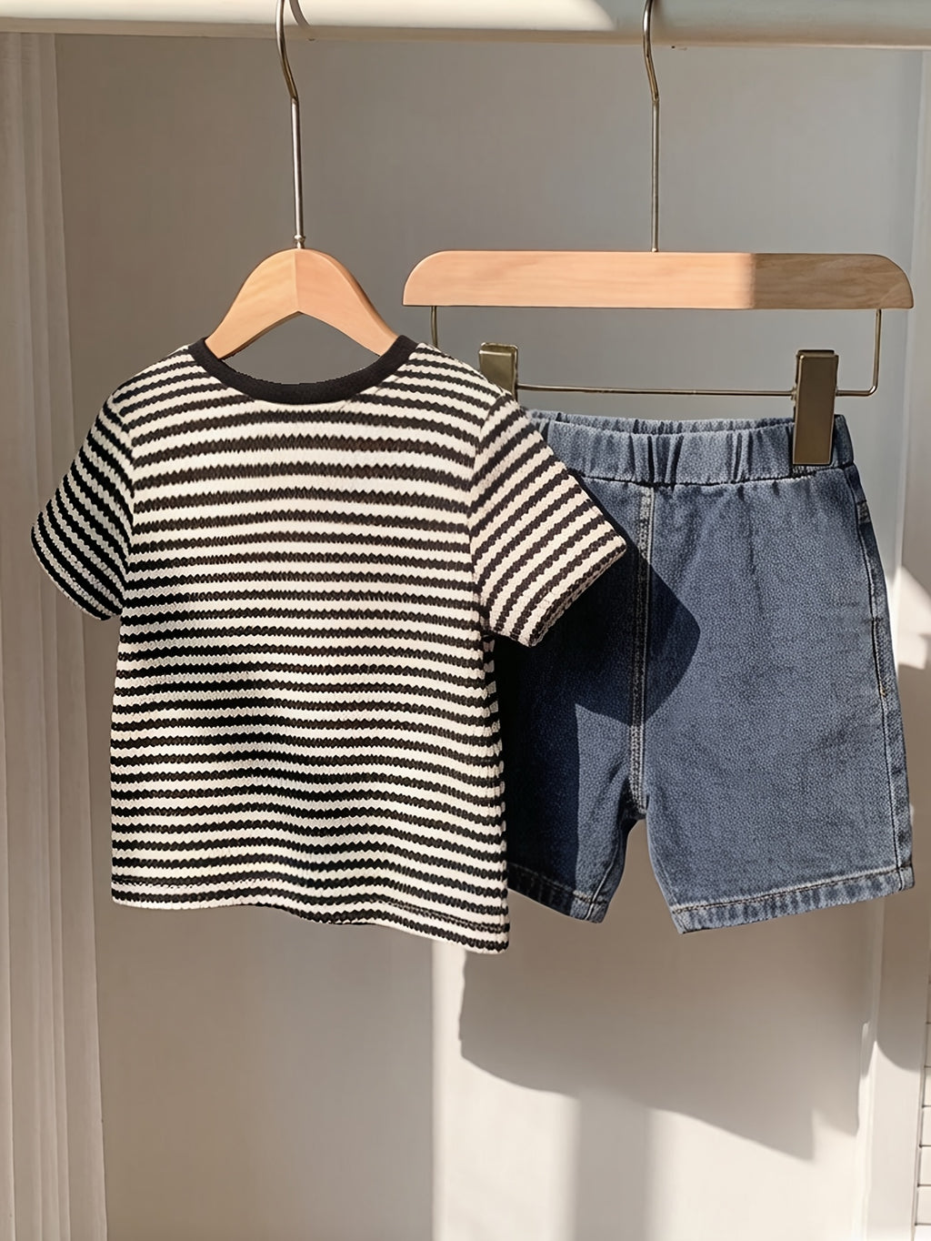 T-shirt col rond jacquard à blocs de couleur pour garçons été et short — Monptitlou