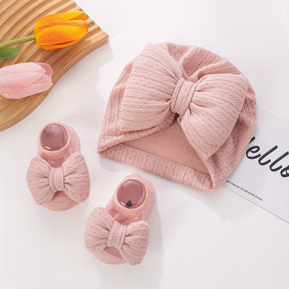 /Set Bonnets & Chaussettes pour Bébé avec Grands Nœuds Pompon — Monptitlou Image