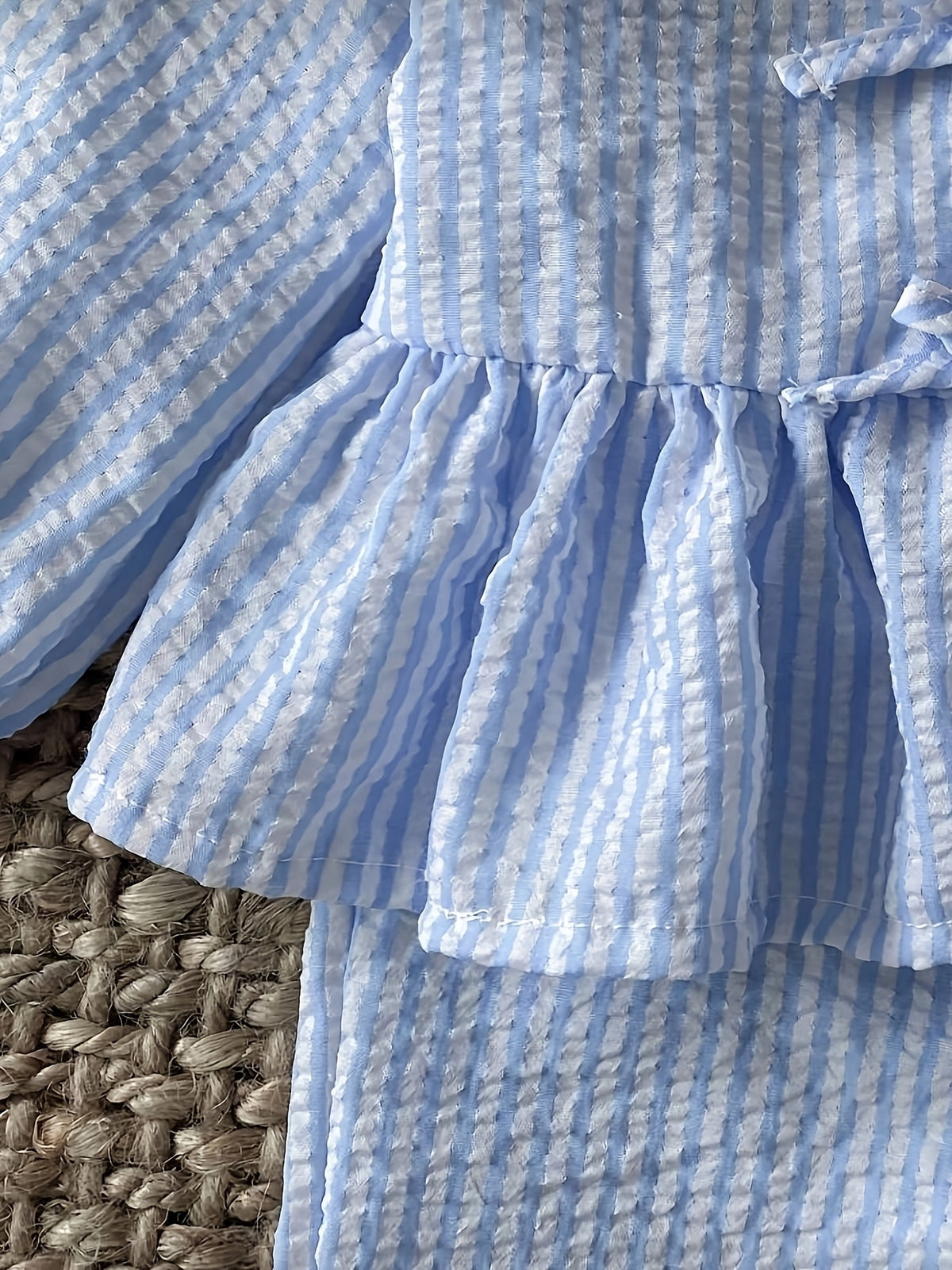 Ensemble haut à manches longues avec nœud et pantalon à rayures bleues — Monptitlou Image
