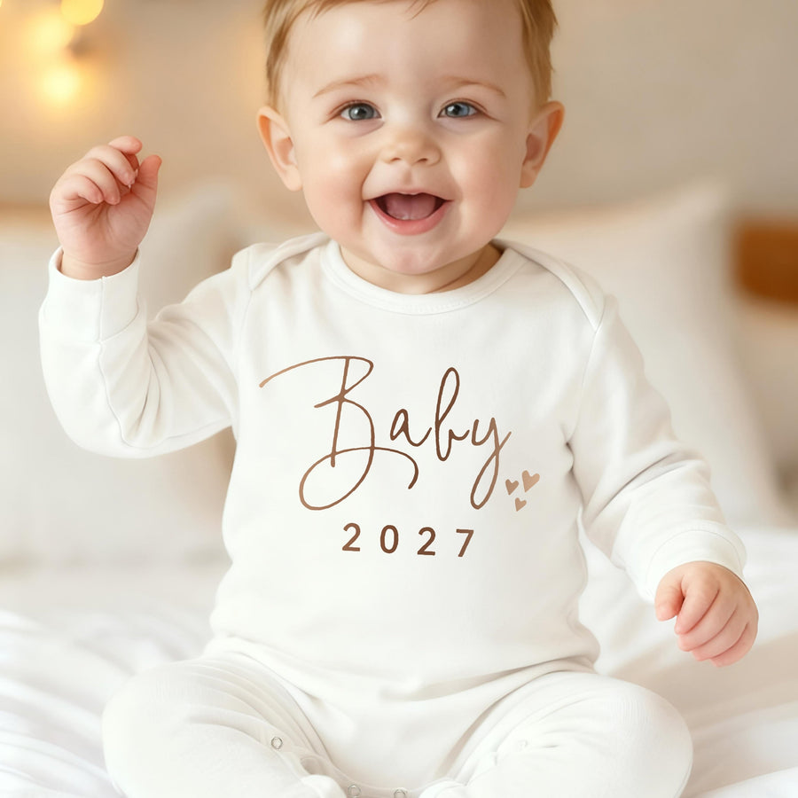 Combinaison bébé à manches longues et pieds, motif lettres — Monptitlou