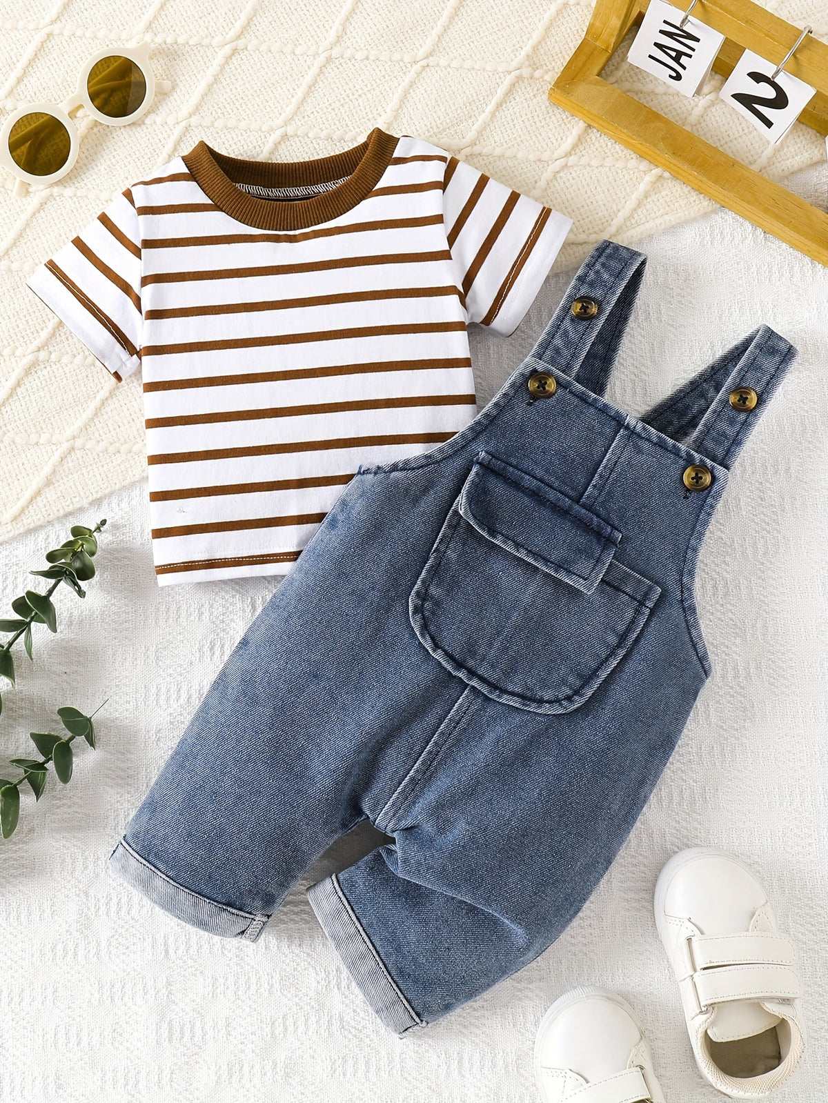 Ensemble deux pièces pour bébés garçons et filles — Monptitlou Image