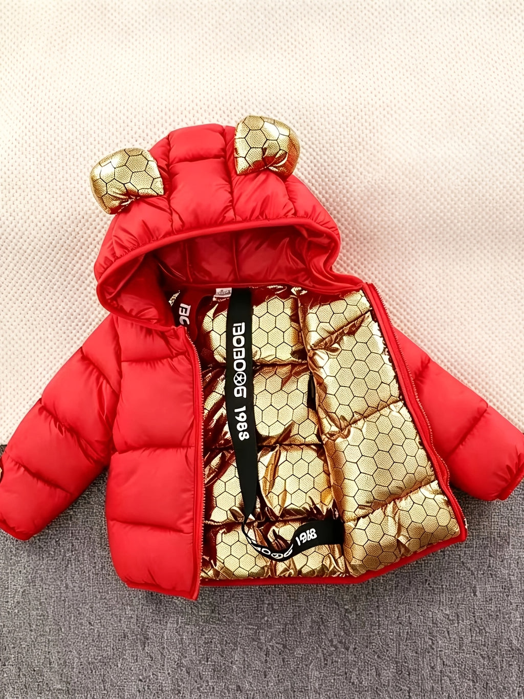 Veste matelassée matelassée nid d'abeille noire et dorée à capuche et