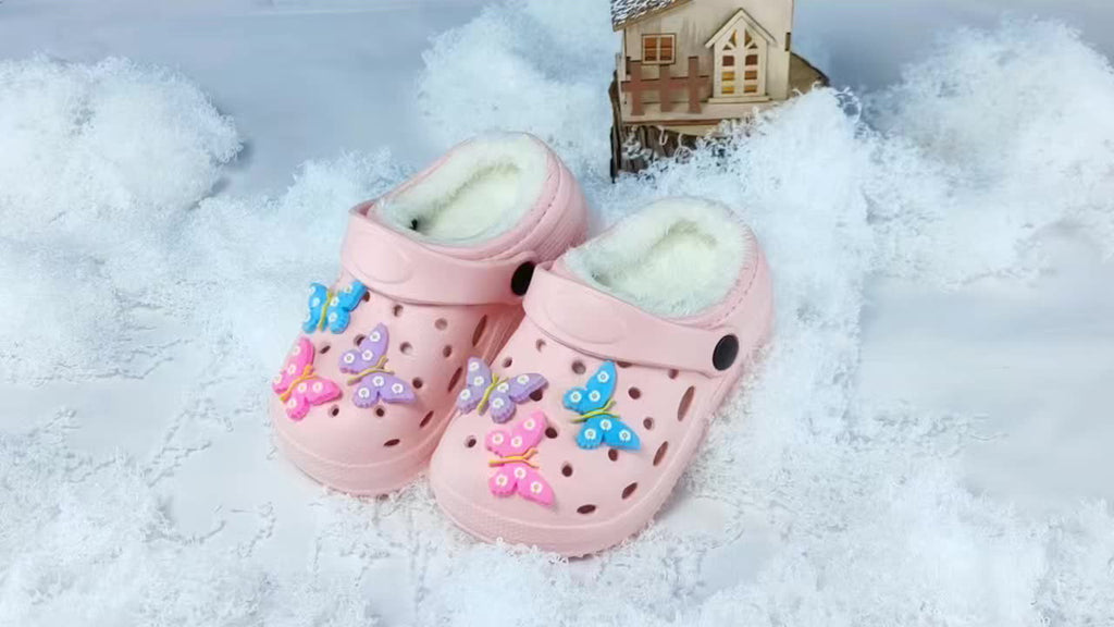Chaussons d'intérieur chauds en polaire avec motif papillon et fleur
