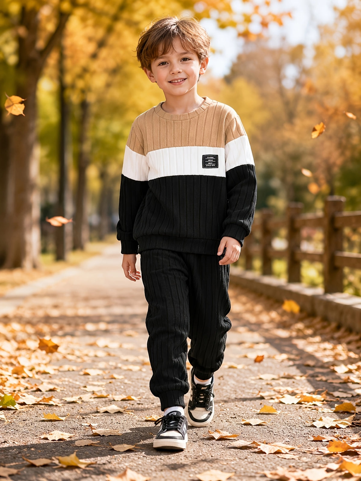 Ensemble 2 pièces pour garçons, tenue décontractée tendance à col rond — Monptitlou Image