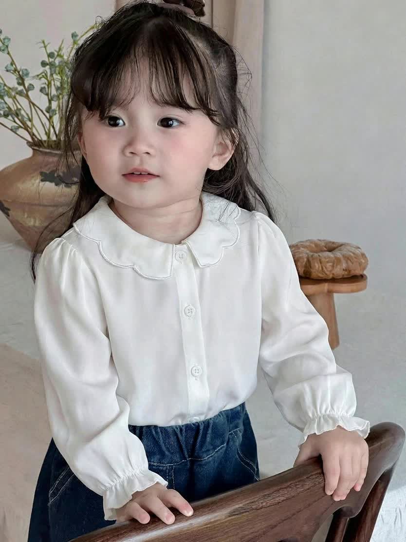 Haut à manches longues à col petit brodé pour bébé fille — Monptitlou