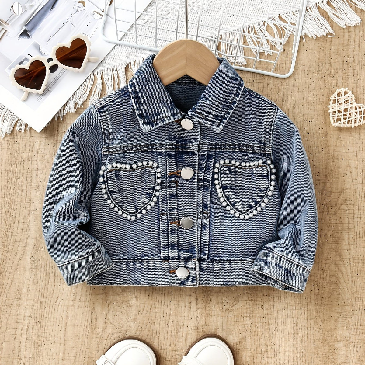 Veste en jean décontractée pour bébé fille, design cœur clouté, lavée — Monptitlou Image