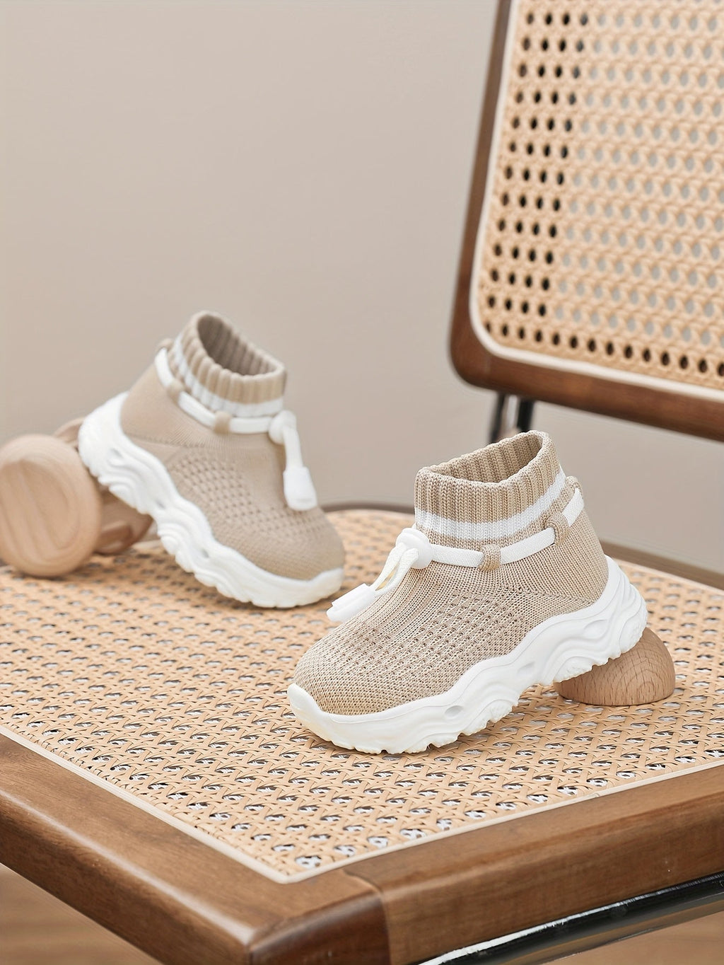 Nouvelles chaussures de marche tendance pour enfants — Monptitlou