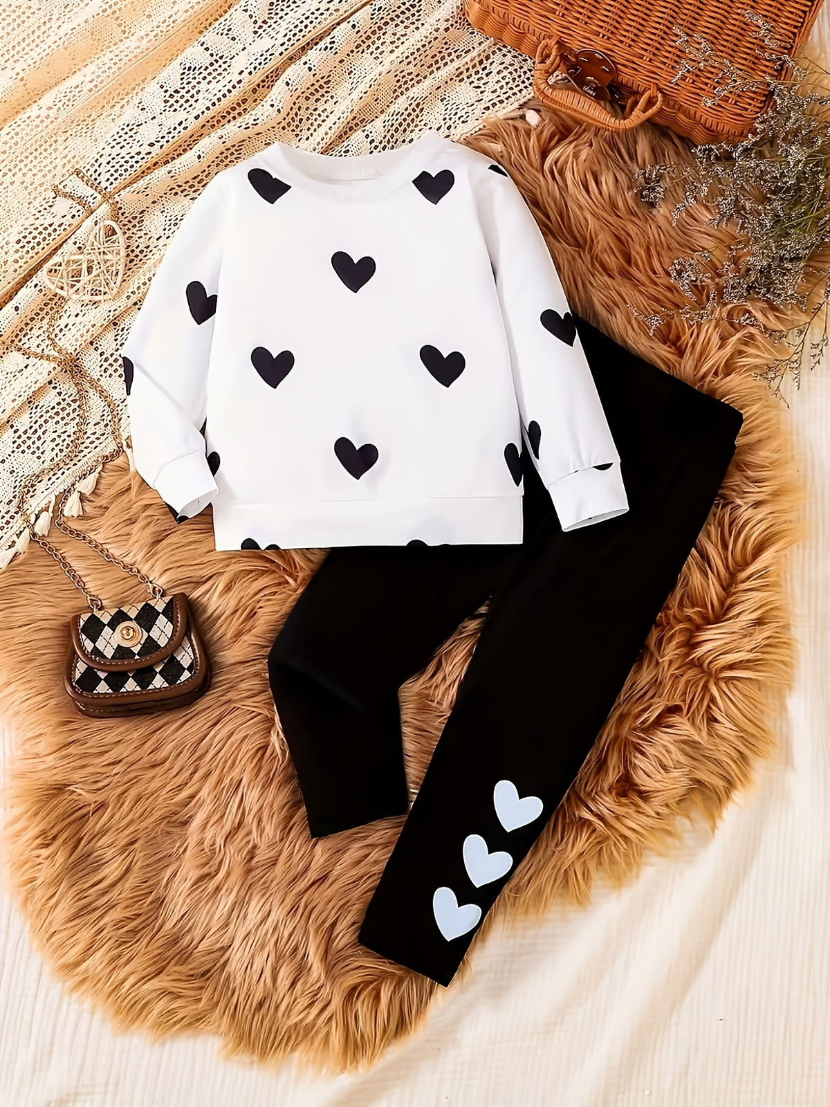 Ensemble deux pièces mignon à motifs cœurs — Monptitlou Image