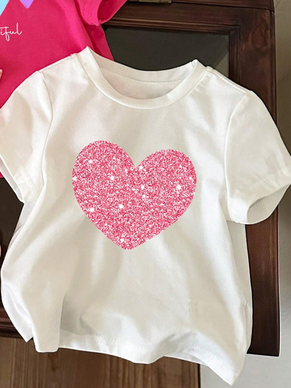 Hauts manches courtes col rond motif floral et cœur pour filles — Monptitlou