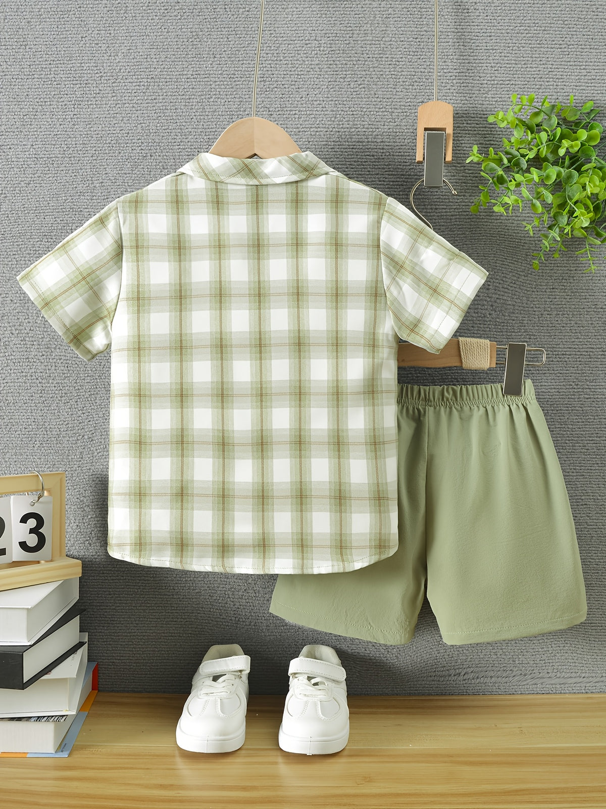 Ensemble de chemise d'été à manches courtes avec col et boutons pour — Monptitlou Image