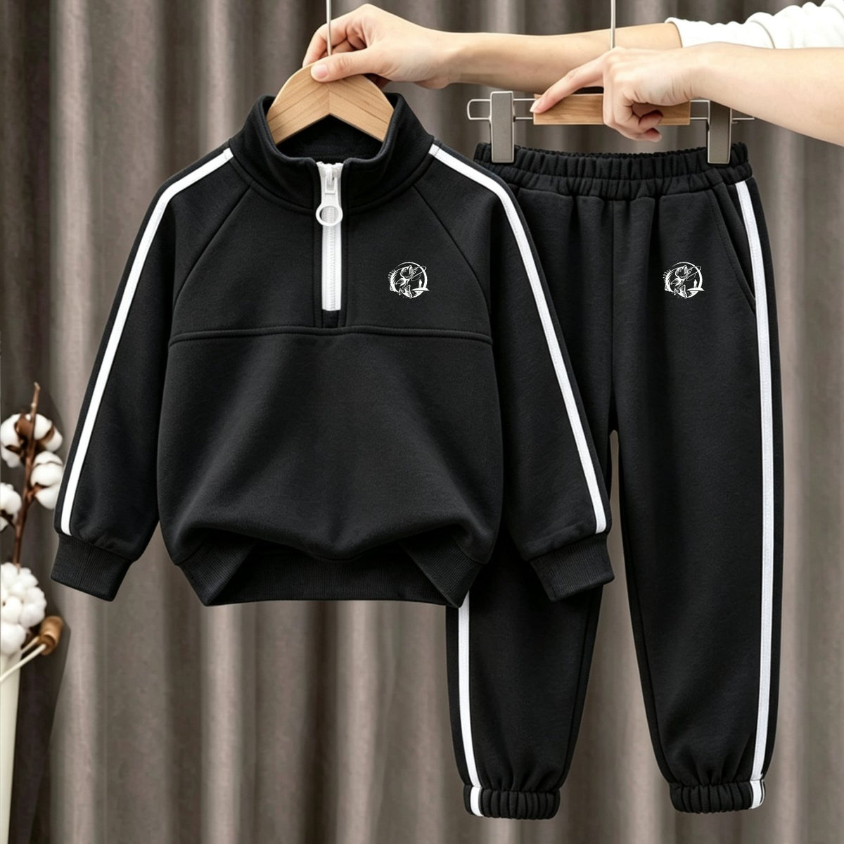 Ensemble de survêtement pour enfant de style sportif — Monptitlou Image