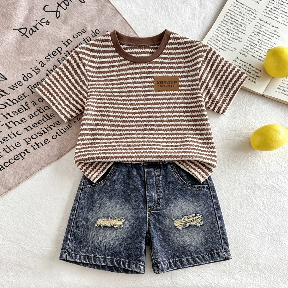 T-shirt col rond jacquard à blocs de couleur pour garçons été et short — Monptitlou Image