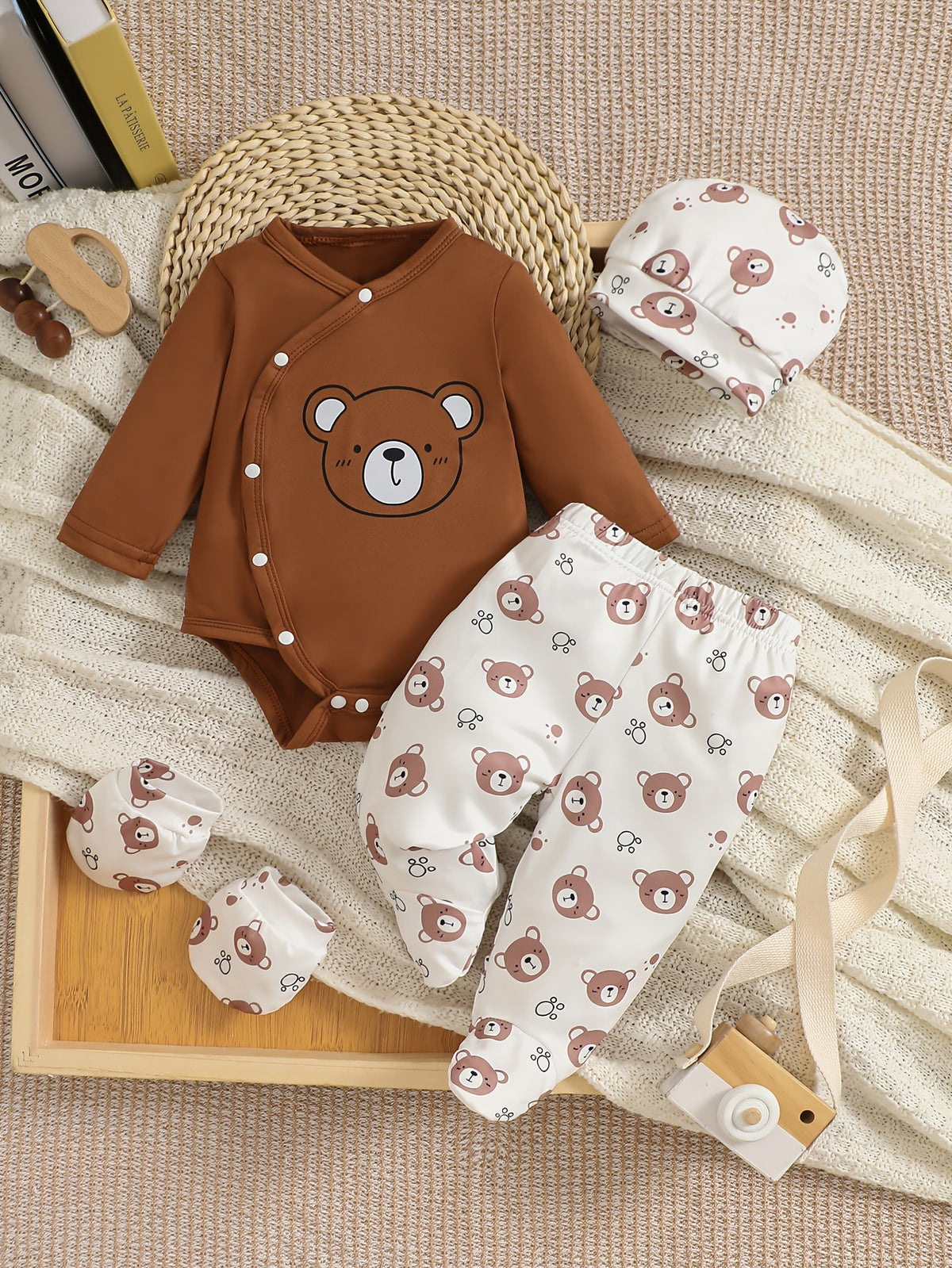 Ensemble cadeau pour bébé : Nouveau-né, ours boutonné, manches longues — Monptitlou Image