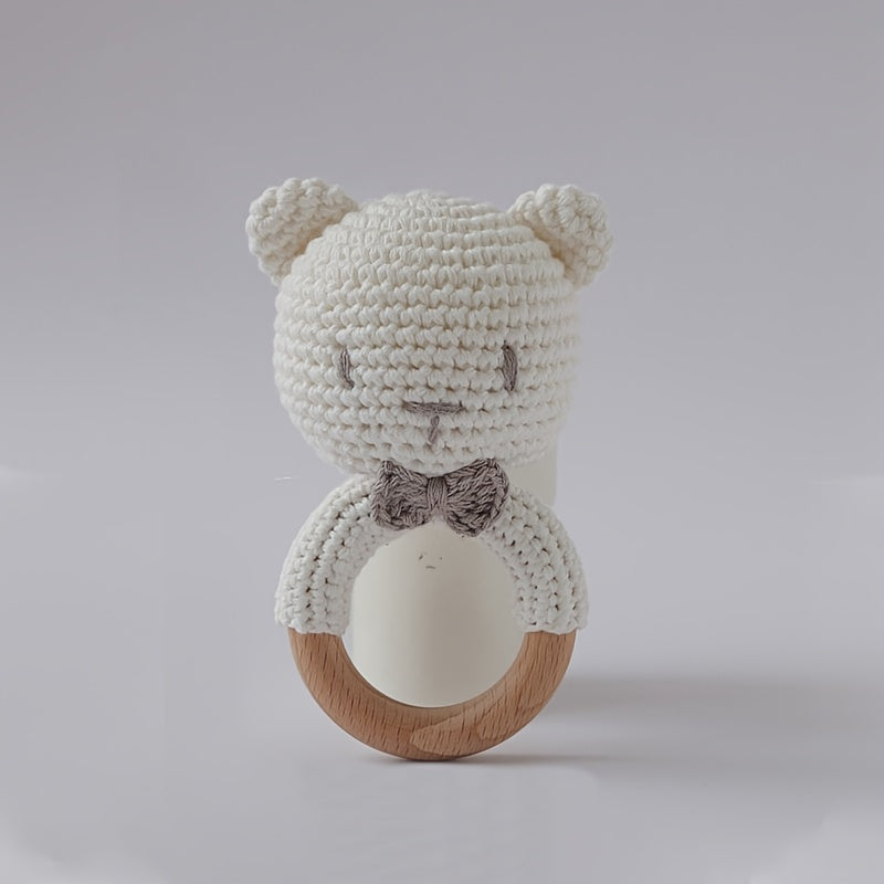 Hochet ourson au crochet sur anneau de bois — Monptitlou Image